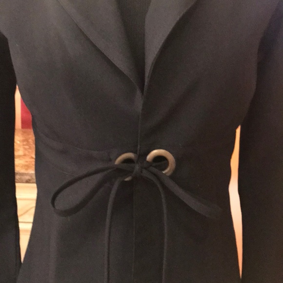 Vintage tailored black Blazer with tie waist. - Picture 2 of 5